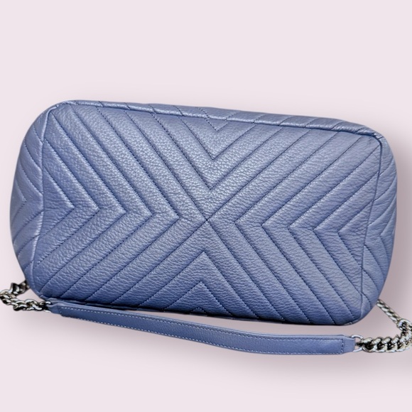 Elegant Blue Chevron Shoulder Bag - Picture 4 of 10